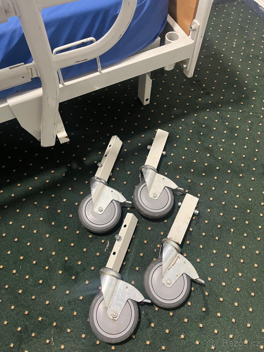 polohovací nemocniční postel - 3