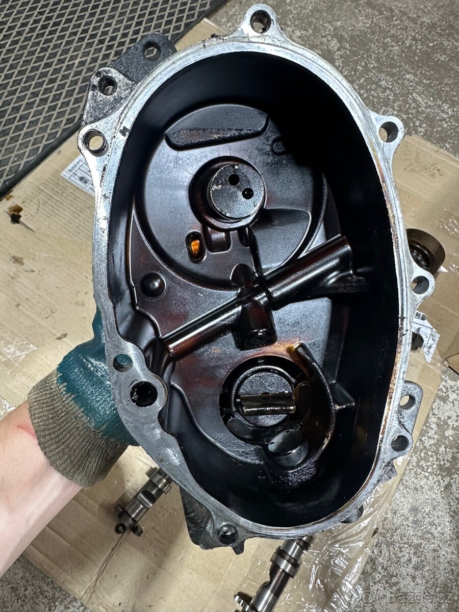 Kryt rozvodů vaček 06F103530P Octavia 2 RS - 3