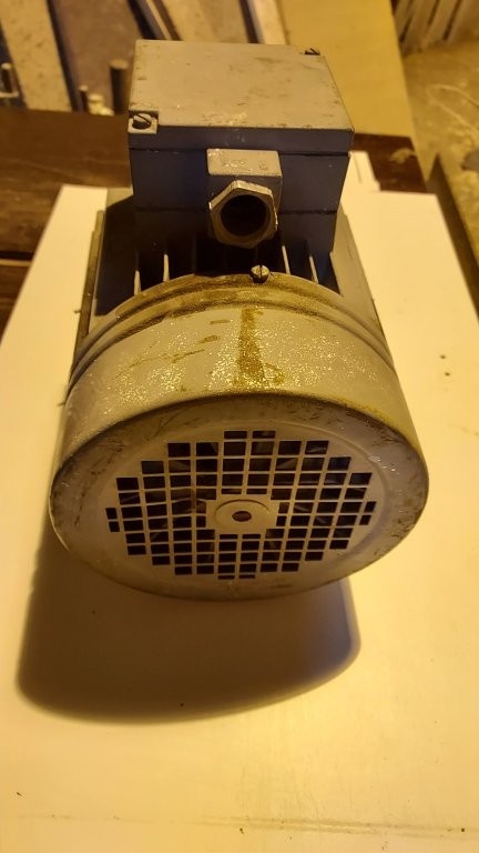 Elektromotor 550W, 910 otáček - 3