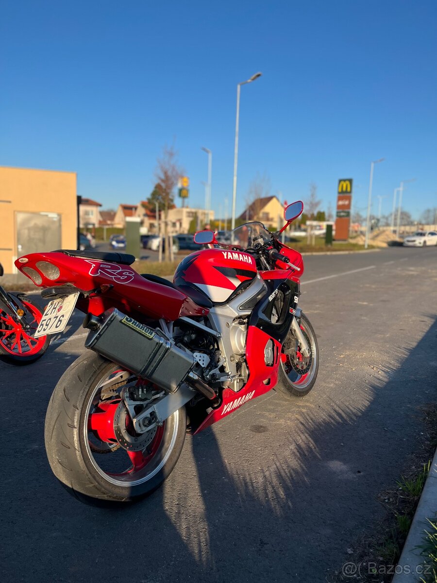 Yamaha yzf-r6 - 3