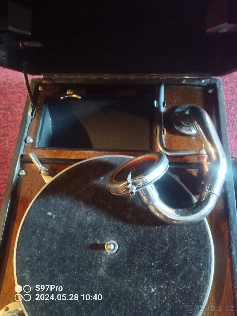 Starožitný kufříkový gramofon po kompletním servisu. - 3