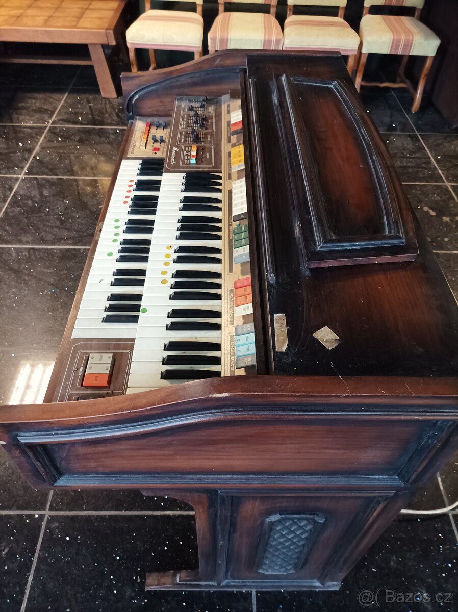 Starší elektrické varhany - 3