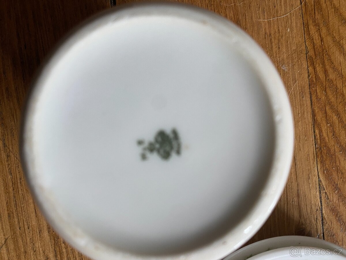 Malá krásná porcelánová cukřenka+ dva talířky - 3