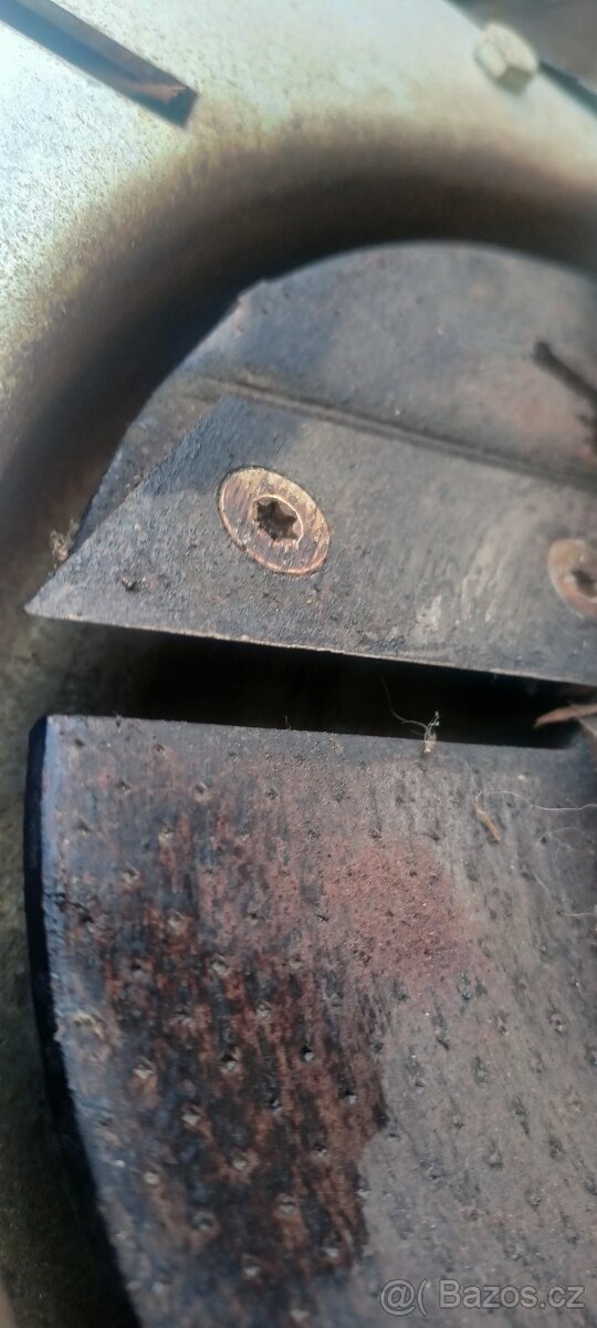 Štěpkovač drtič větví AL-KO - 3