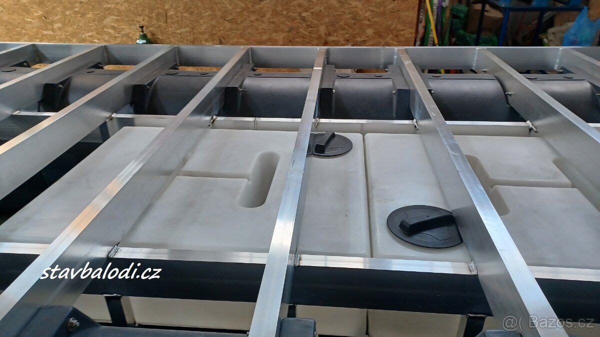 Hausbót, plováky - 3