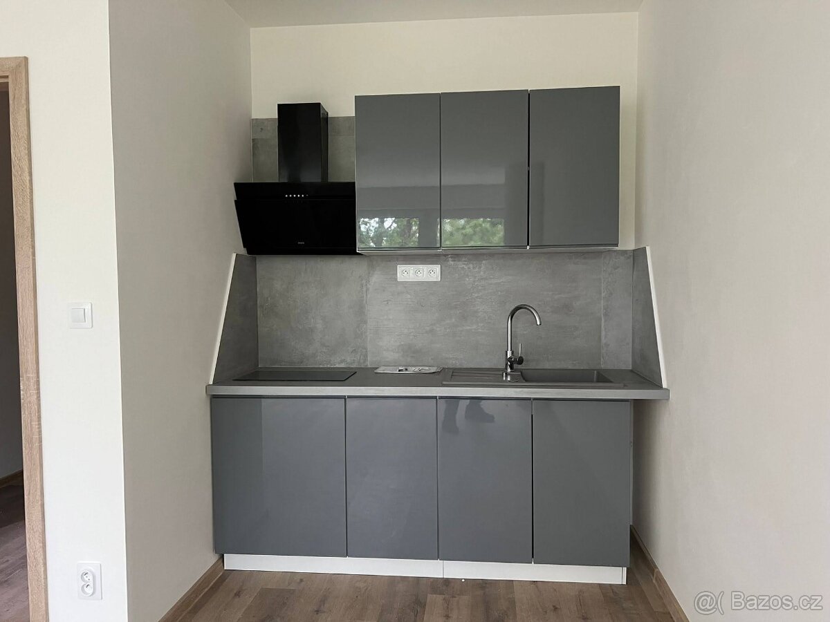 Vzorková kuchyňská linka - sestava bezúchytková Aspen - 3