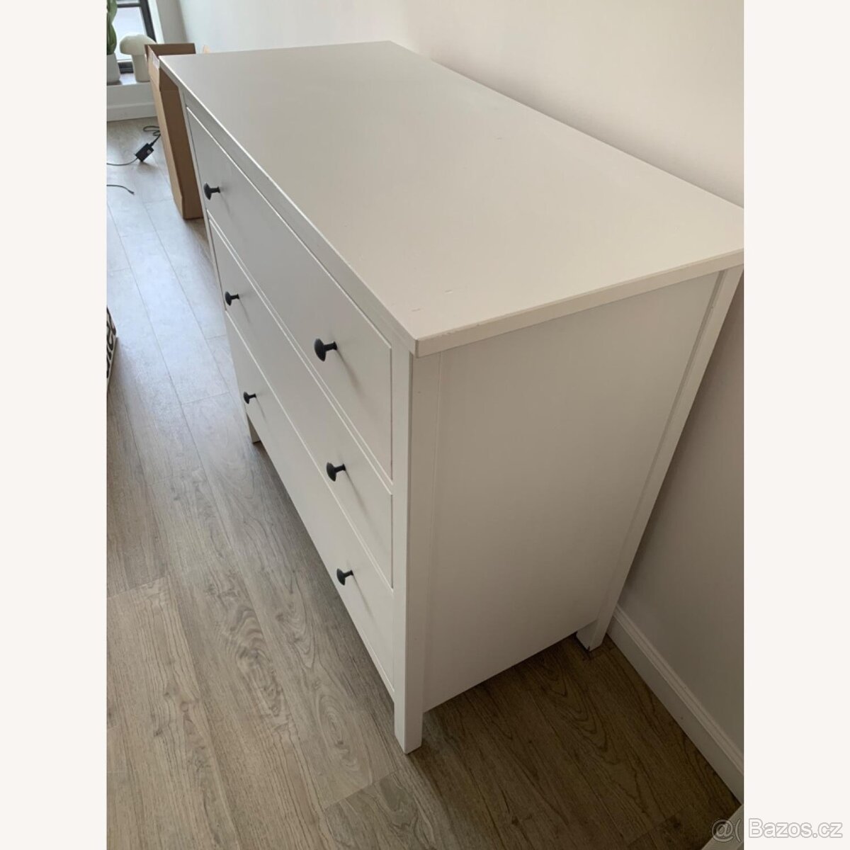 Prodáme Ikea HEMNES komodu se 3 zásuvkami, používanou - 3