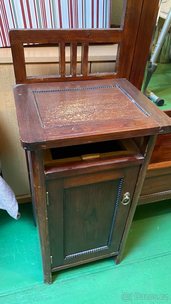 TOALETNÍ STOLEK SE ZRCADLEM - 3