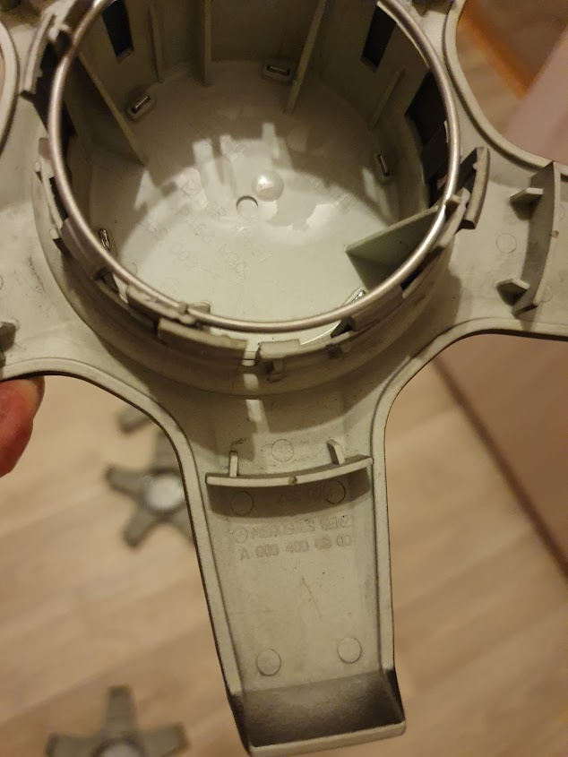 středová krytka alu disku MB A0004000800 - 3