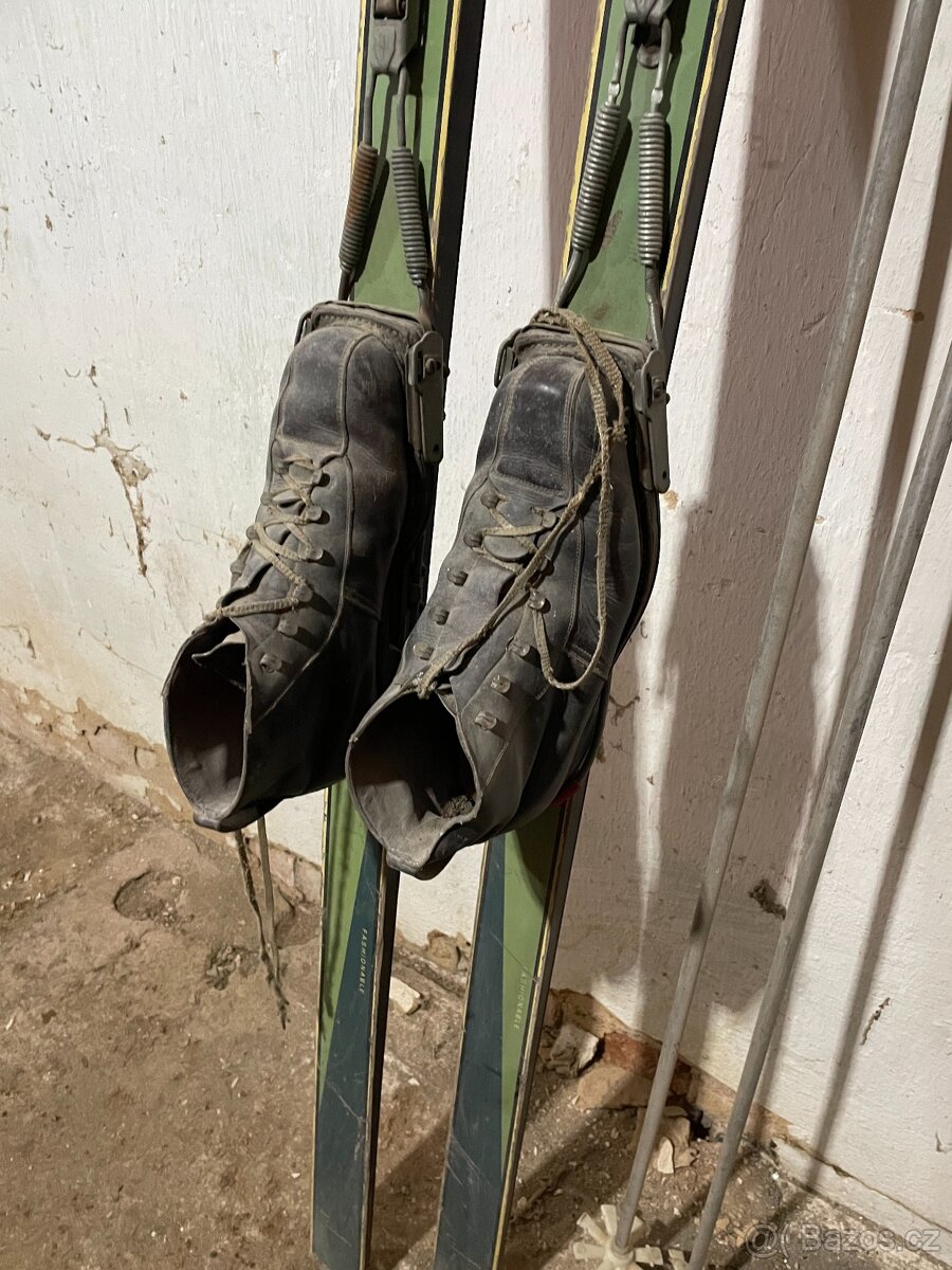 Prodám troje historické lyže - 3