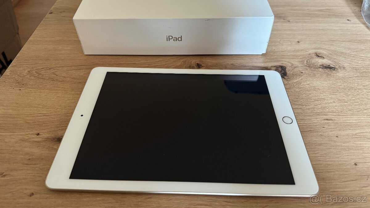 Apple iPad 7 32GB, příslušenství, 2600Kč - 3