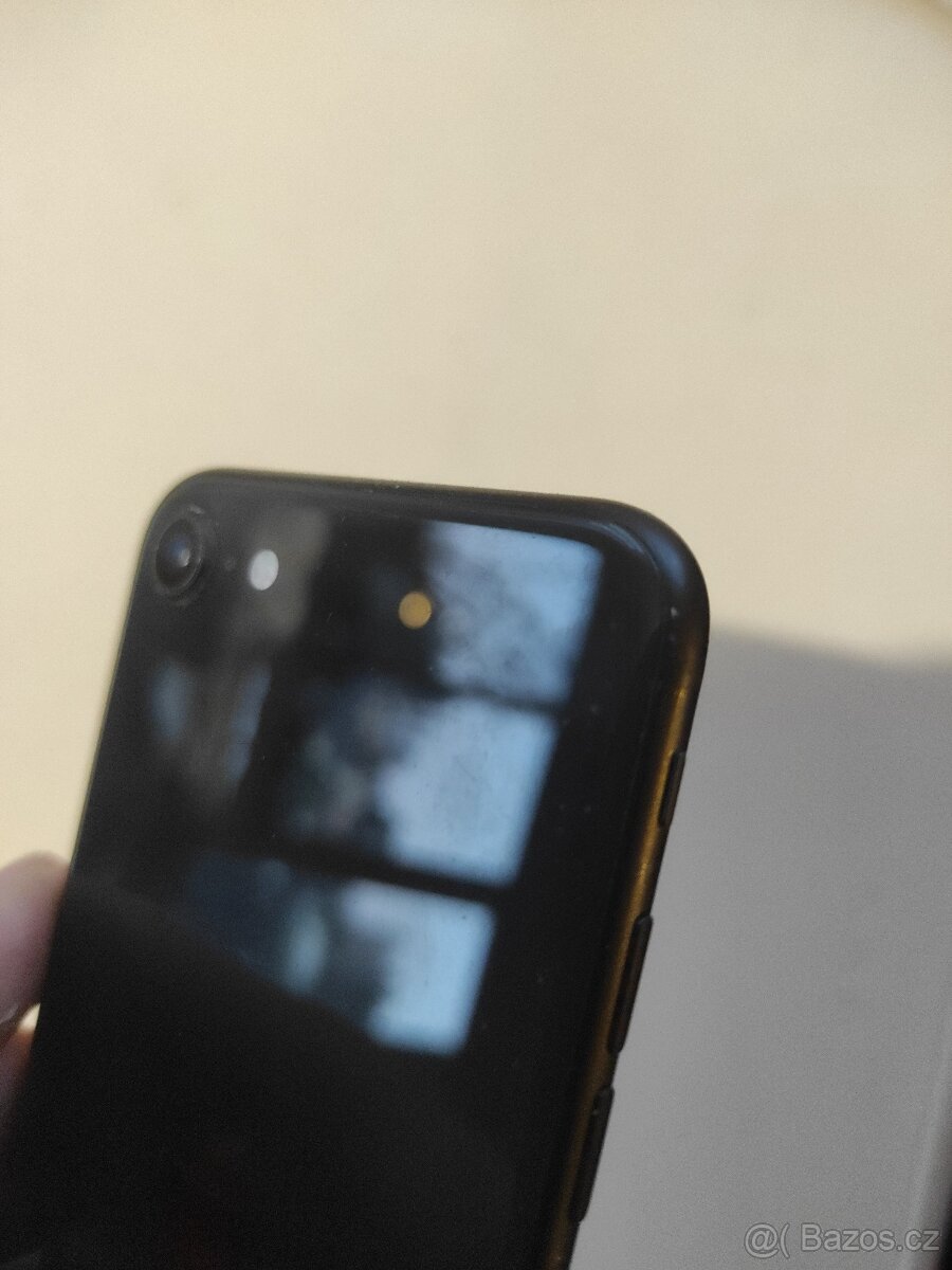 iPhone SE 2020, 128 GB – Černý - 3