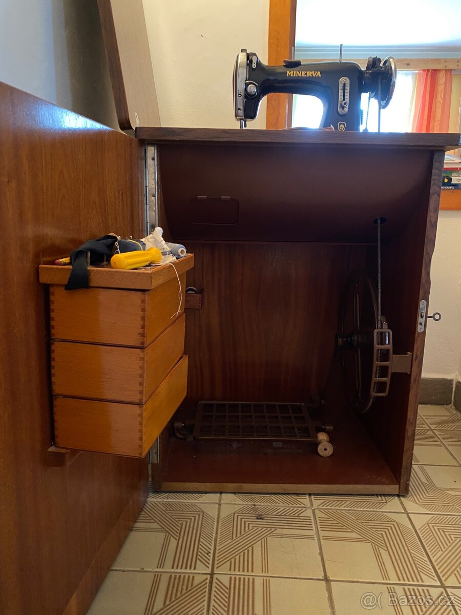 Šlapací šicí stroj Minerva 122 - 3