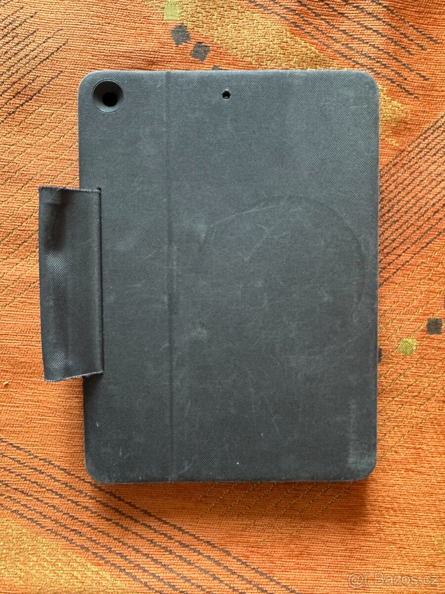 iPad 8th gen 128 GB + Apple Pencil 1st + Logitech Keyboard - 3