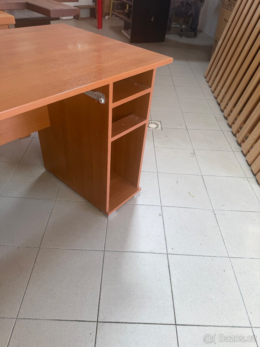 Kancelářský stůl se zásuvkami - 3