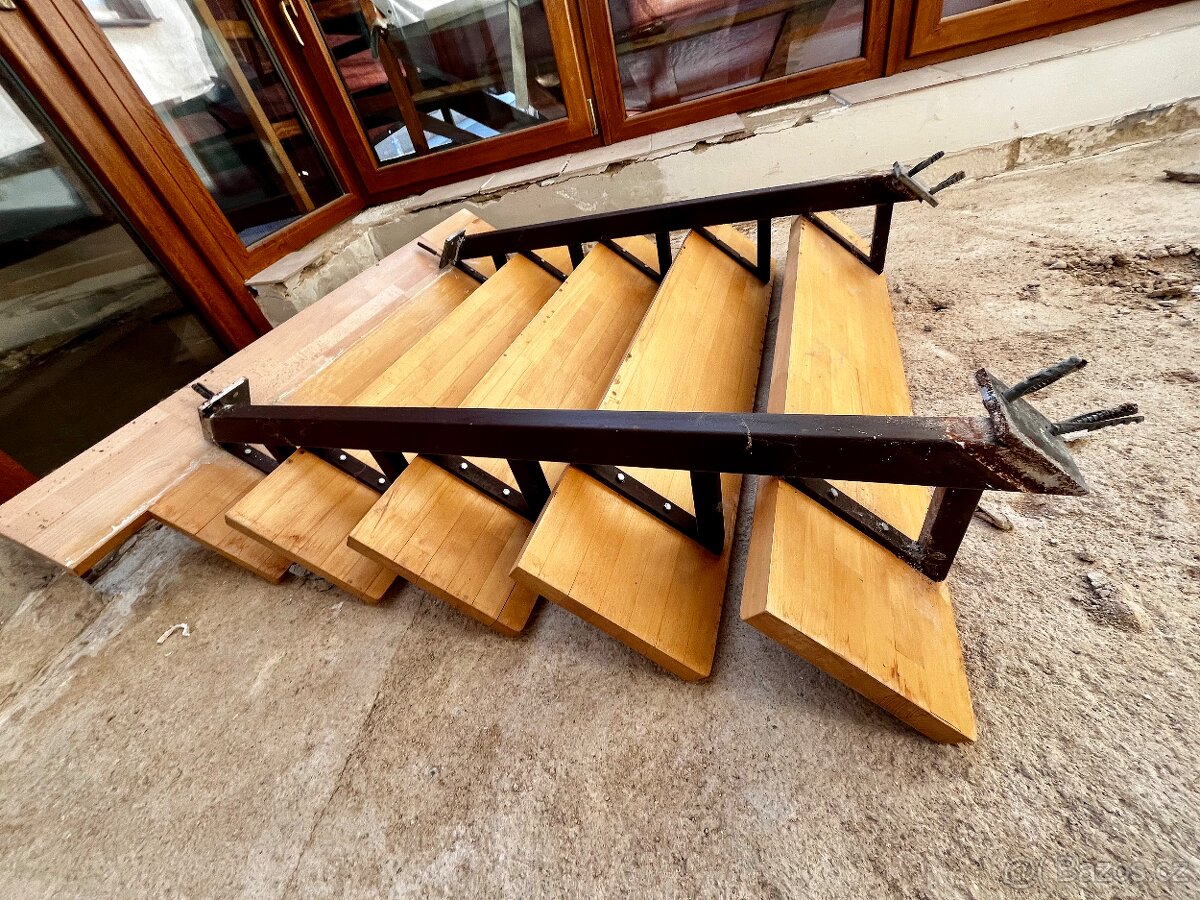 Schody - dřevo, železná konstrukce - 3