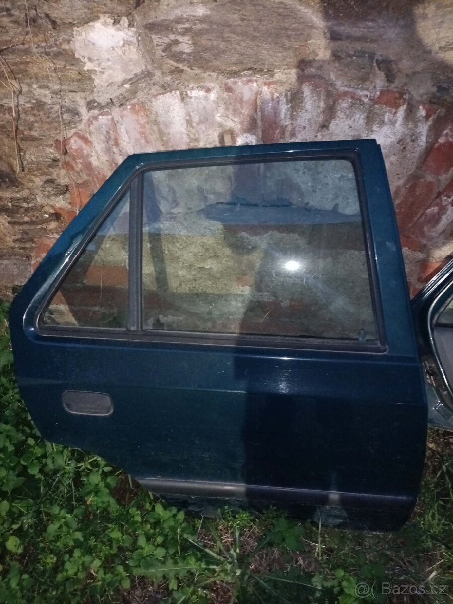 Přední i zadní dveře Felicia. - 3