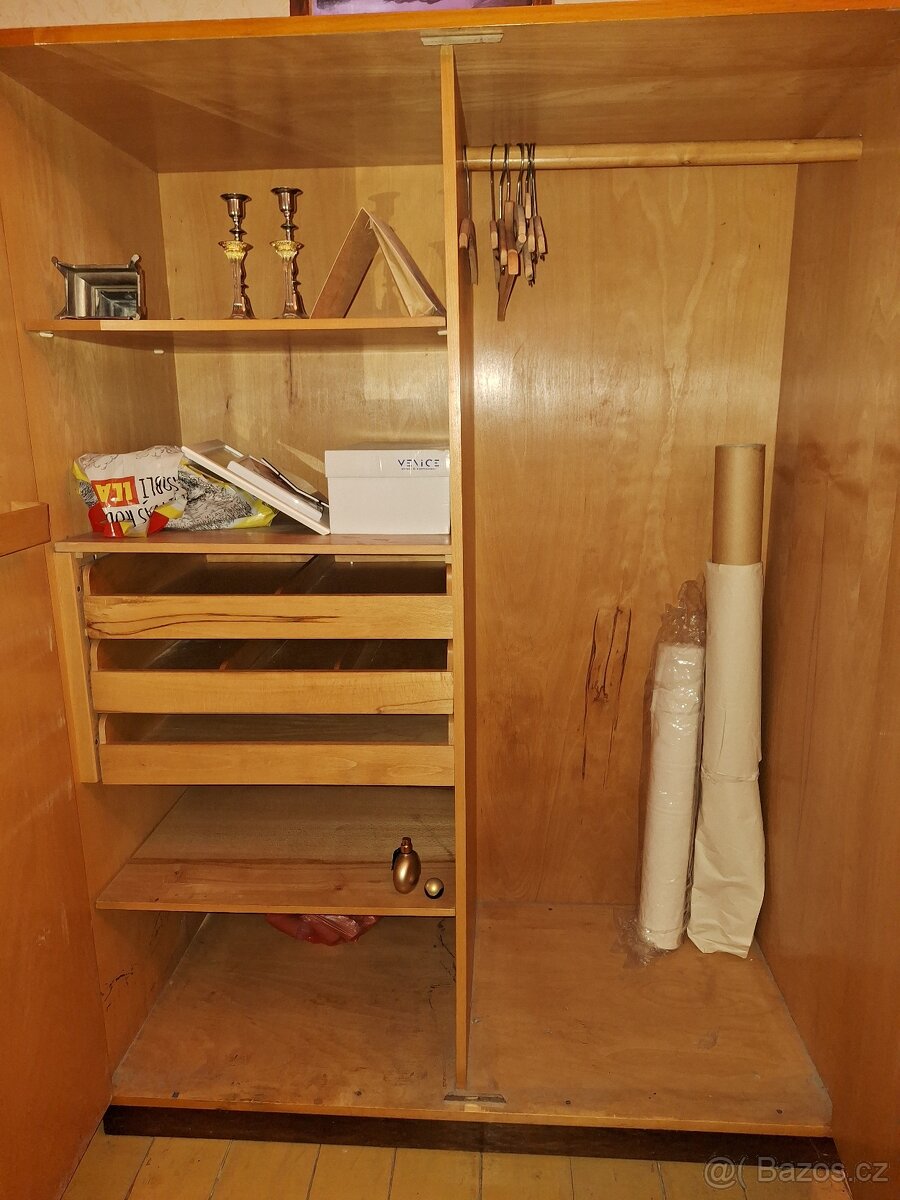 Šatní skříň, 50. léta - 3