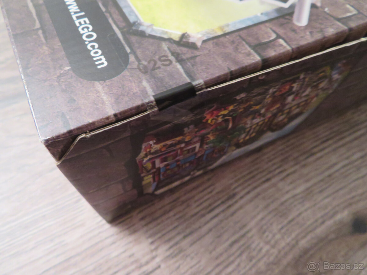 LEGO Castle 10193 Medieval Market Village - 3