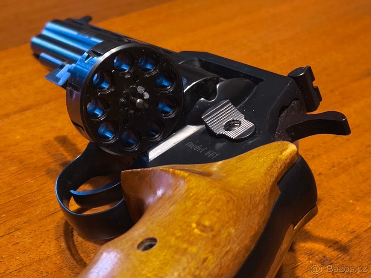 Revolver ALFA 661 - černý, dřevo cal. 6mm flobert - 3