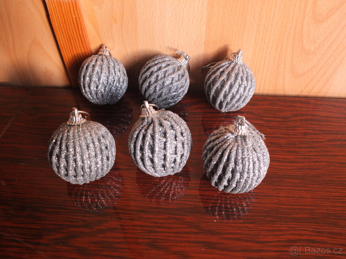 Plastové vánoční ozdoby - 3