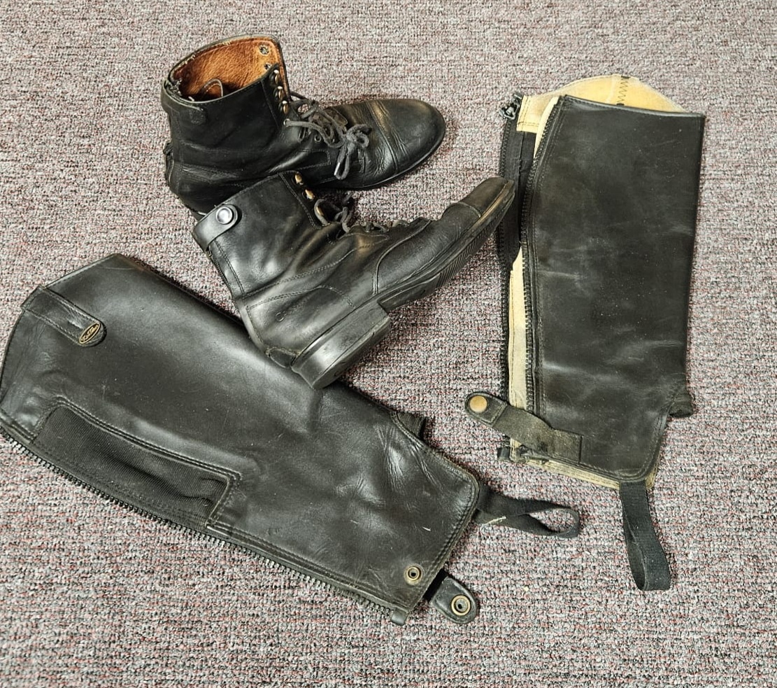 Prodám starší set perka + chapsy - 3