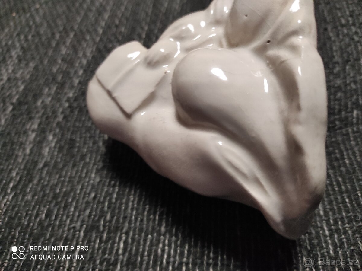 Porcelánová soška jeptiška necudná - 3