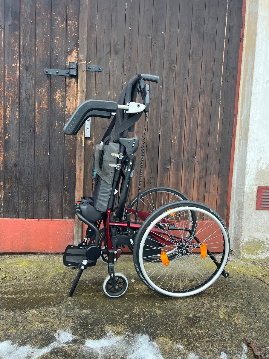 Elektrický stavěcí invalidní vozík - 3