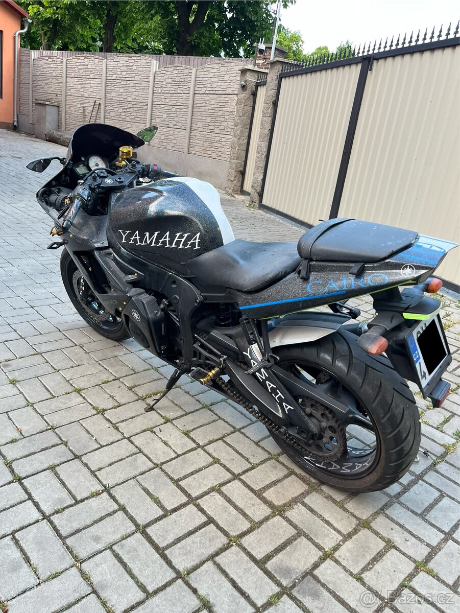 Yamaha R6 - 3