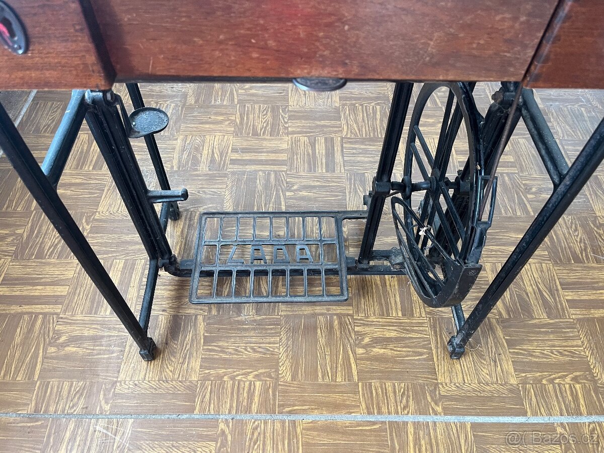 Šicí stroj LADA - 3