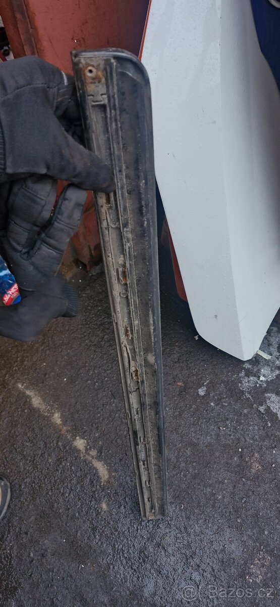 Spodni lista dveri Audi A4 B7 8E sline - 3