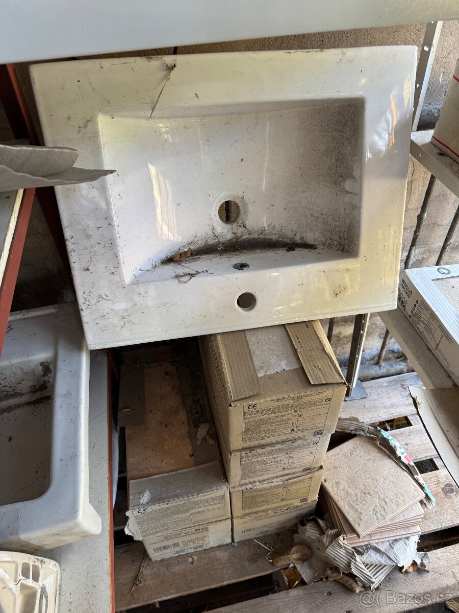 RADIÁTORY A RŮZNÁ SANITA, umyvadla , wc, trubky, atd. - 3