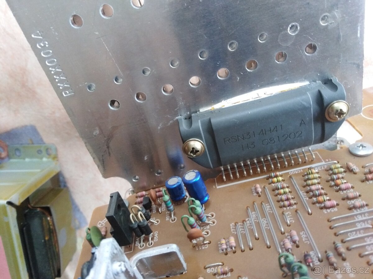 Prodám koncový zesilovač+zdroj,2x30w. - 3