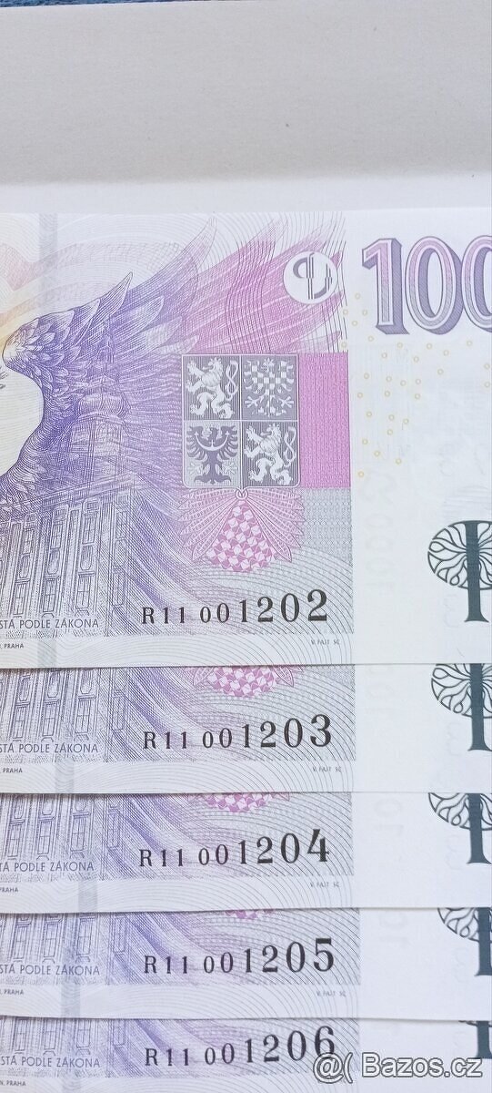 1000 Kč s přítiskem UNC, série R11 - 3