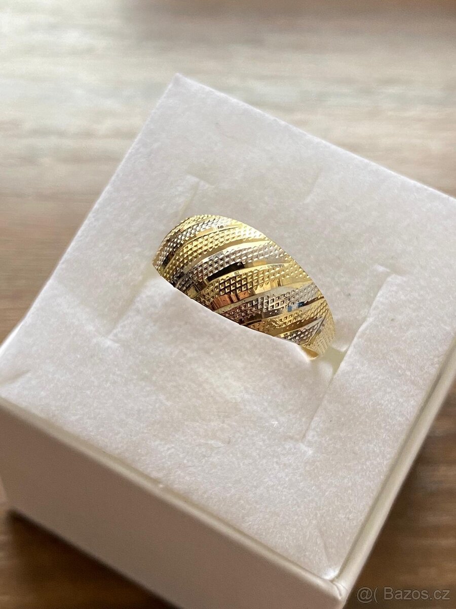Zlatý dámský prsten - 3