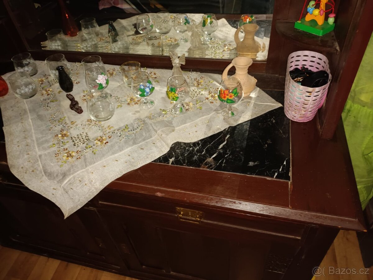 Starožitný sekretář , komoda - 3