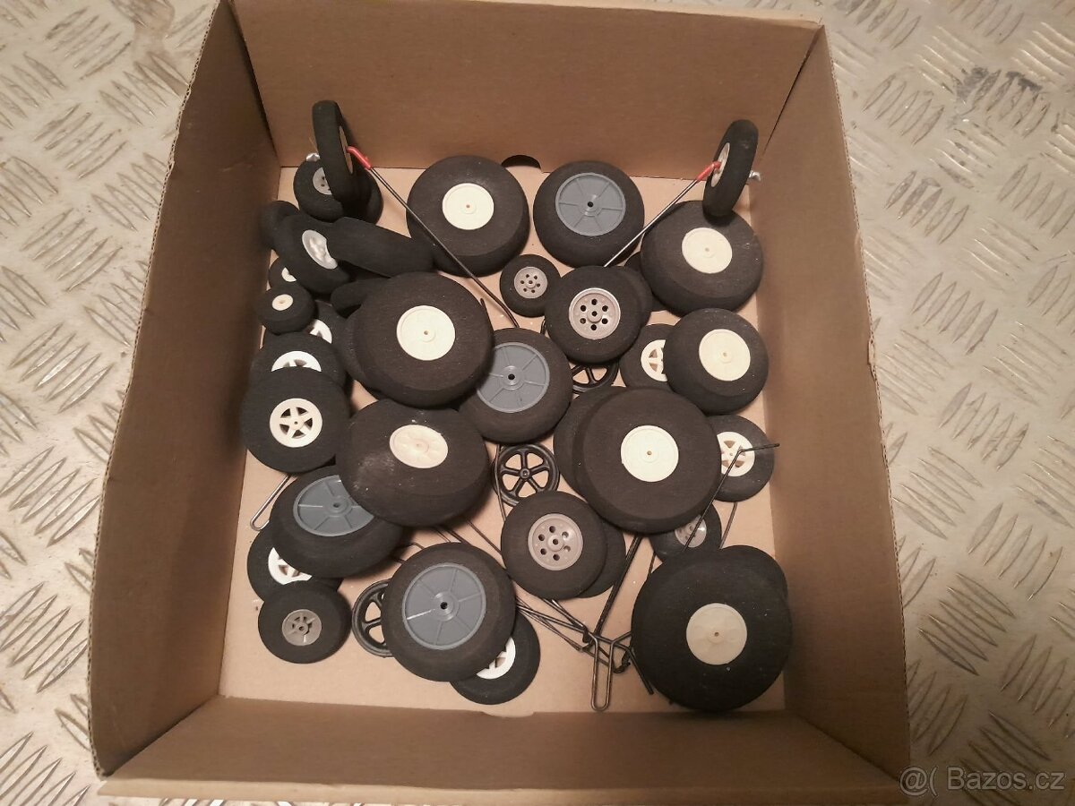 RC letadlo - náhradní díly - 3