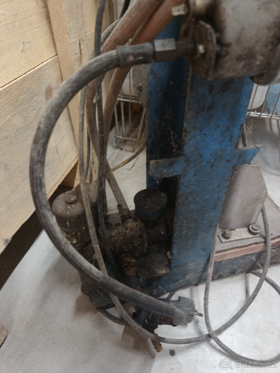 Pneumatická zátkovačka - 3