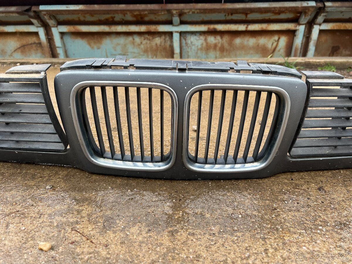 BMW E34 předfacelift maska - 3