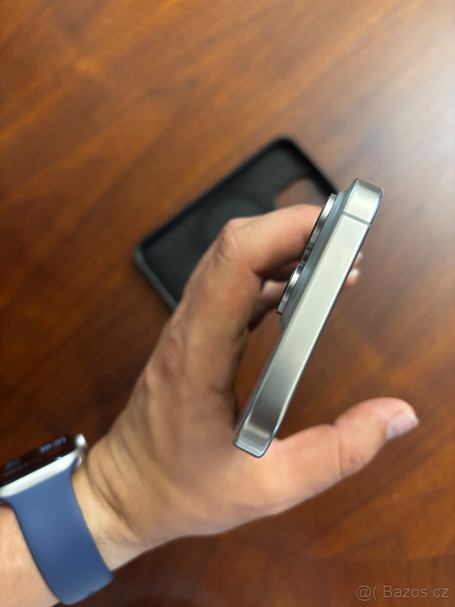 iPhone 16 Pro Max, Apple Care záruka Titan, Quadlock case - 3