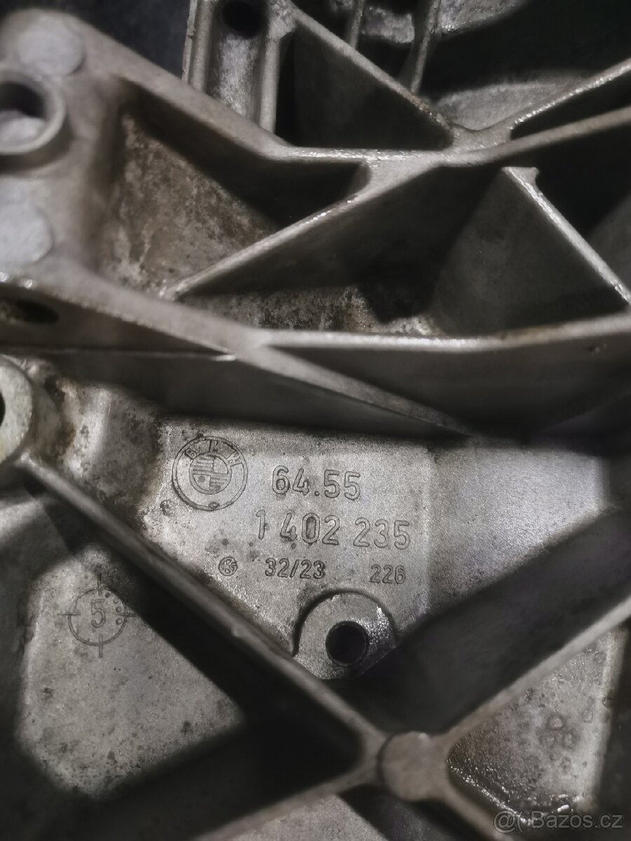 Držák klima kompresoru bmw M3 - 3