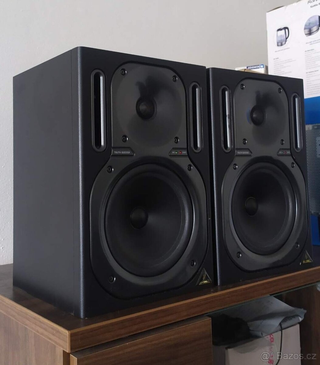 Behringer Truth B2030A - 3