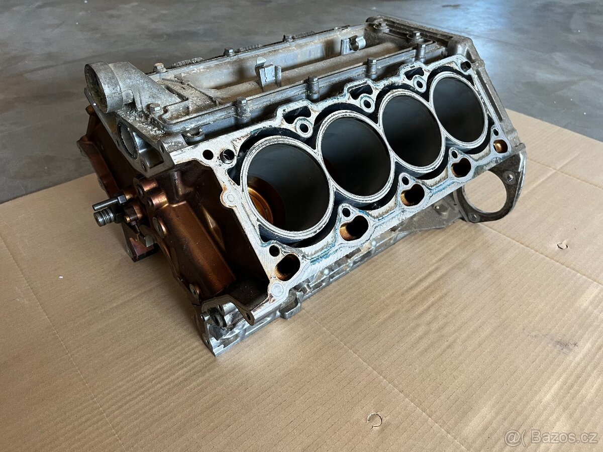 Blok motoru z BMW X5 4.8 IS e53 - 3