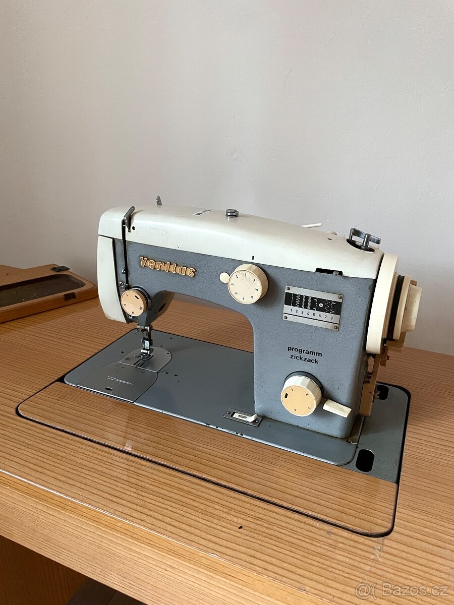 Stůl s šicím strojem - 3