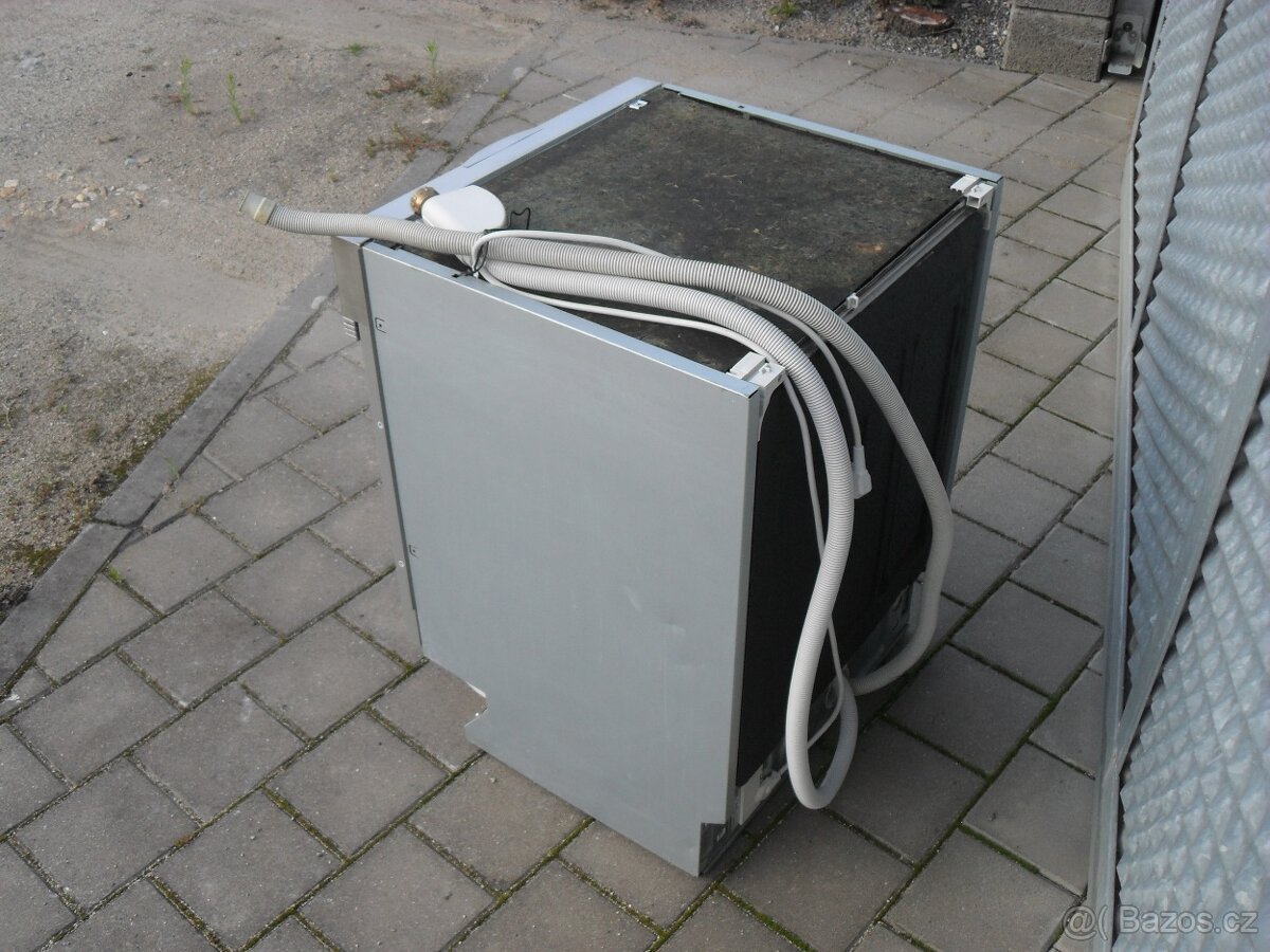 VESTAVNÁ MYČKA MIELE,LUXUSNÍ ZNAČKA,NEREZ,LCD,TURBO.tř.A+ - 3