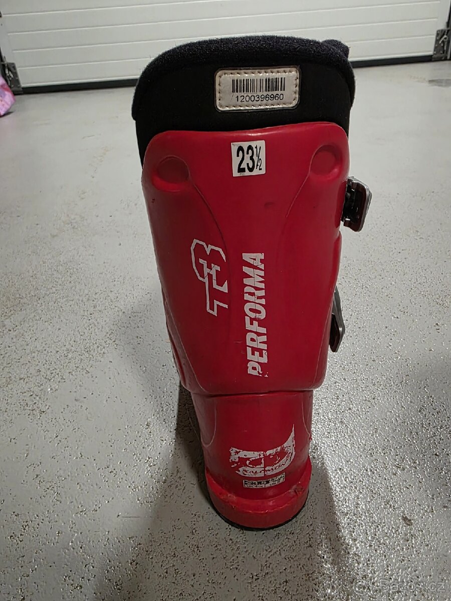 Salomon T3
Velikost 23/23,5 (velikost nohy dítěte).
- 3