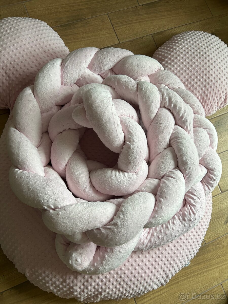 Mantinel do postele obrovský cop 4.5m světle růžový minky - 3