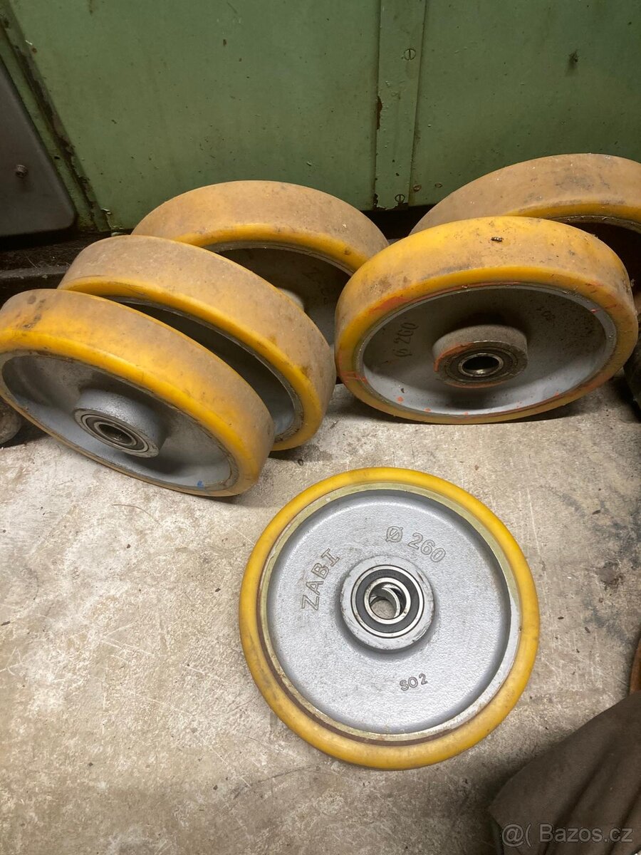 Polyuretanové - Litinová kolečka - 3