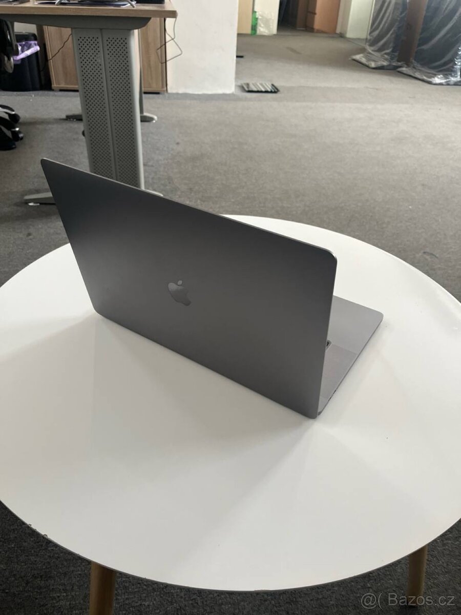 MacBook Pro 16 (2019) – 32GB / 512GB SSD - 3