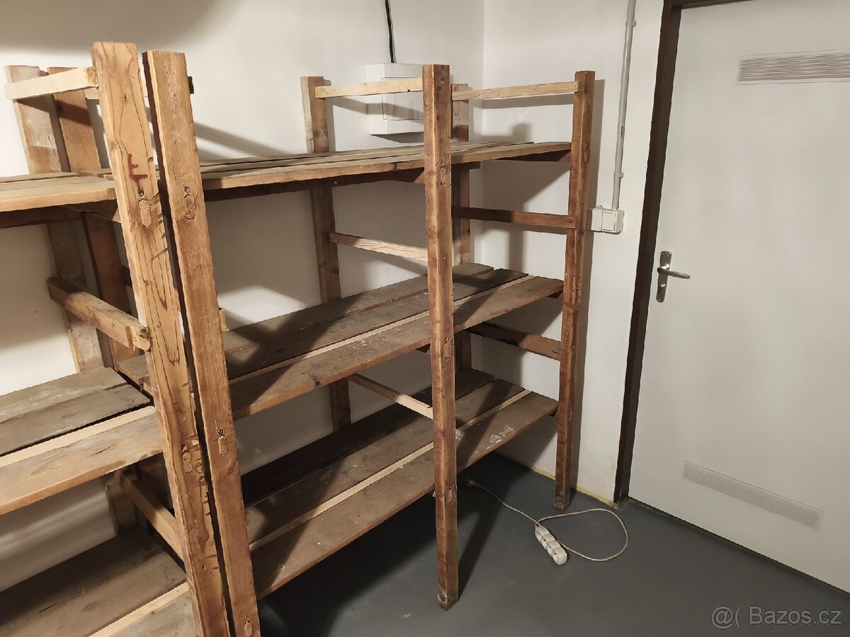 Dřevěné regály - 3